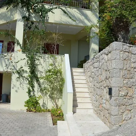 Spiti Portokali Epidaurus