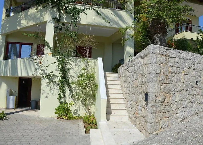 Spiti Portokali Epidaurus